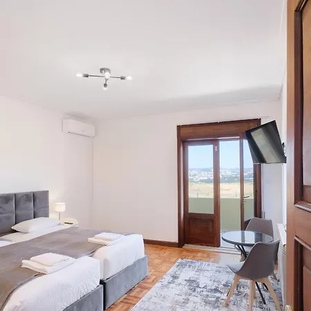 7br & 7ba Wpool & Backyard Prime Location! * Vila Nova de Gaia
