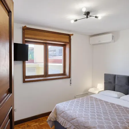 7br & 7ba Wpool & Backyard Prime Location! Vila Nova de Gaia