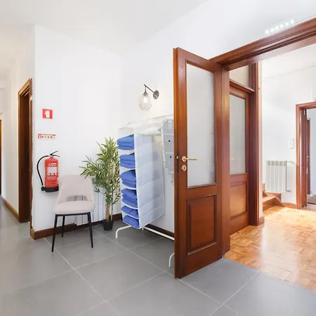 7br & 7ba Wpool & Backyard Prime Location! Vila Nova de Gaia