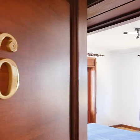 7br & 7ba Wpool & Backyard Prime Location! * Vila Nova de Gaia