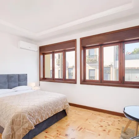 7br & 7ba Wpool & Backyard Prime Location! Vila Nova de Gaia